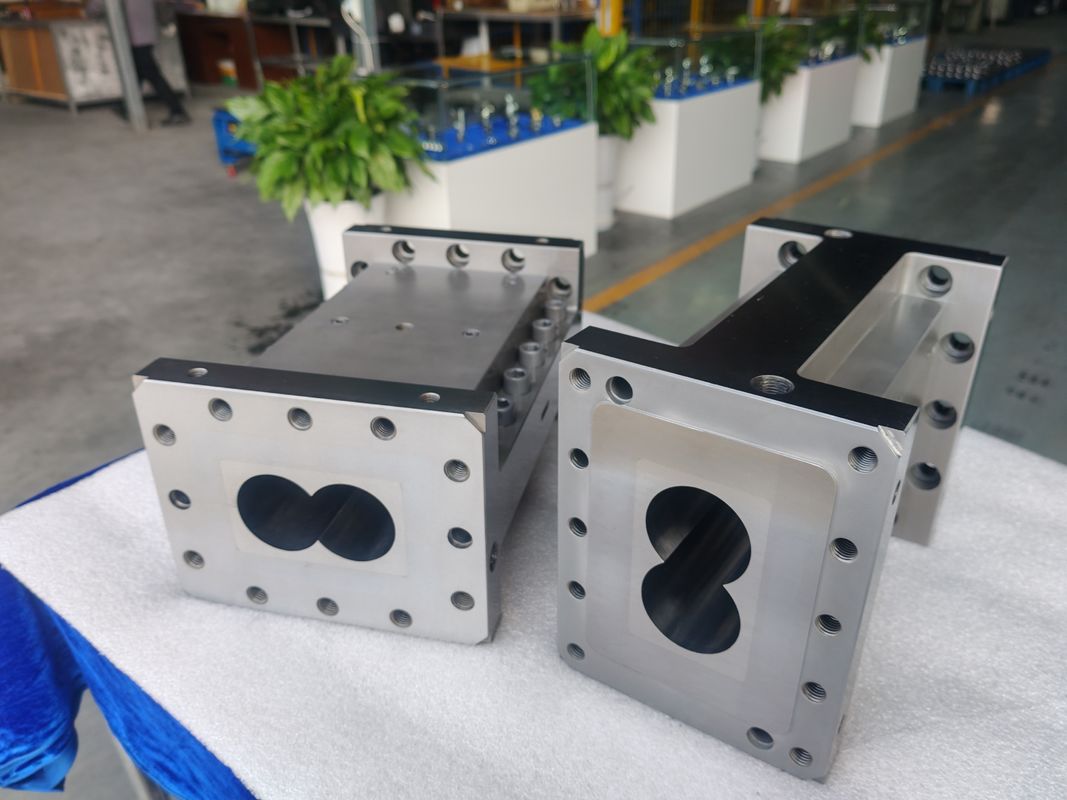 สกรูและถัง extruder ซีรี่ย์สีโลหะสําหรับการใช้งานเครื่องปูฟฟ์