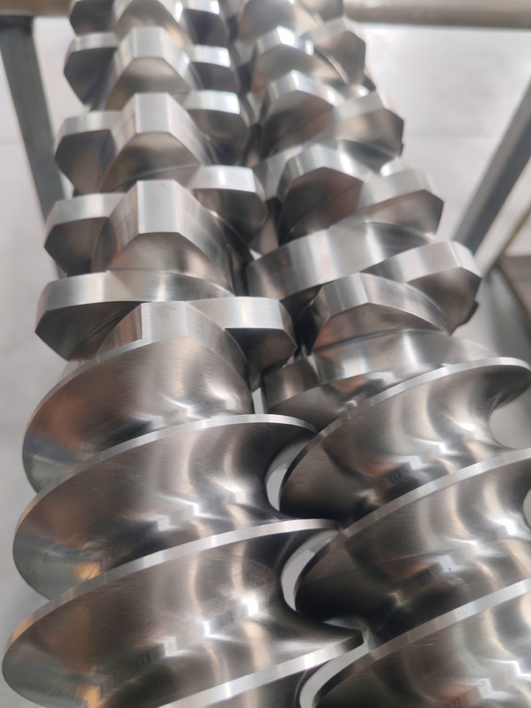 ชิ้นส่วนสกรูเครื่องอัดรีดแบบสกรูคู่ STS 95 พร้อมใบรับรอง ISO 9001 และตัวเลือกที่ปรับแต่งได้