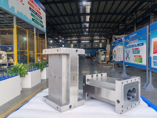 กล่องเครื่องบดพลาสติก Twin Screw Extruder พร้อมระบบเย็น